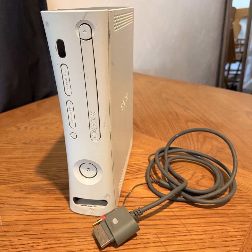 Microsoft Xbox 360 Console White OEM Power Supply AV Cable Untested